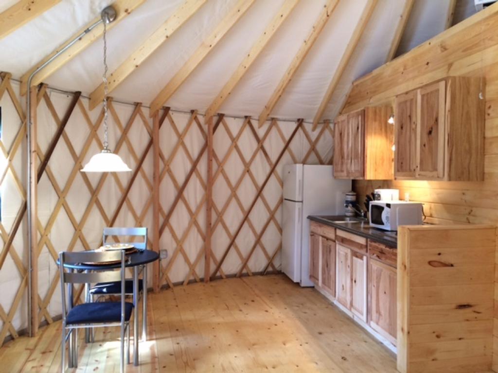 Circle M Camping Resort 16 Ft. Yurt 1 Lancaster Exterior photo