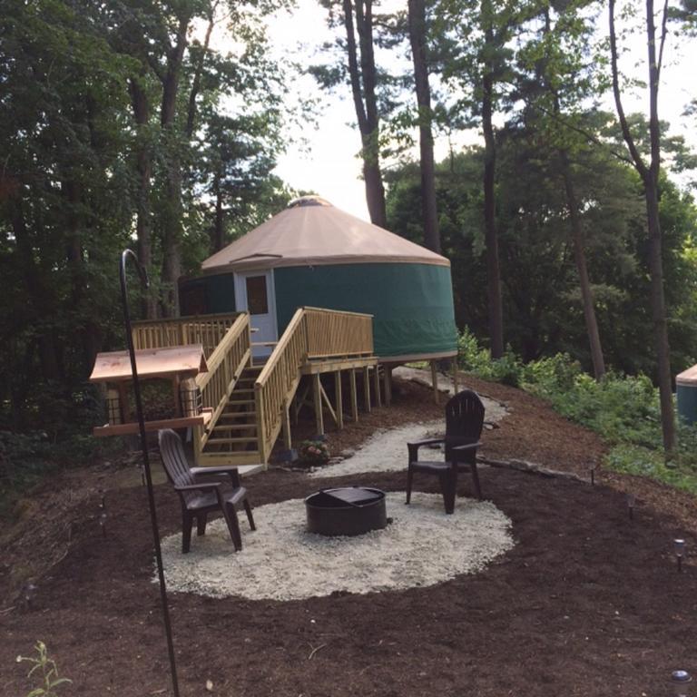 Circle M Camping Resort 16 Ft. Yurt 1 Lancaster Exterior photo
